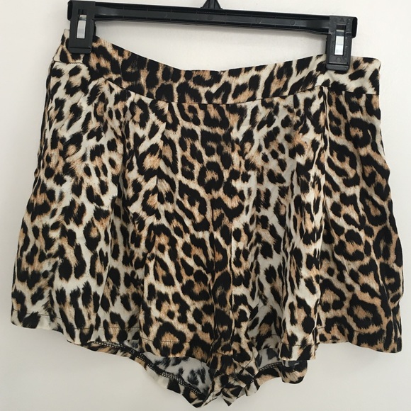 Cheetah print shorts - Picture 1 of 7